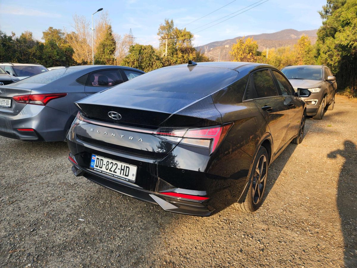 Hyundai Elantra 2023 — photo 2