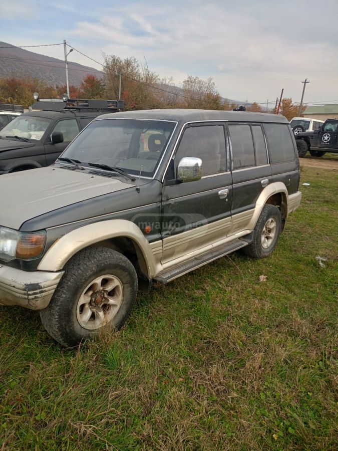 Mitsubishi Pajero 1990 — photo 2