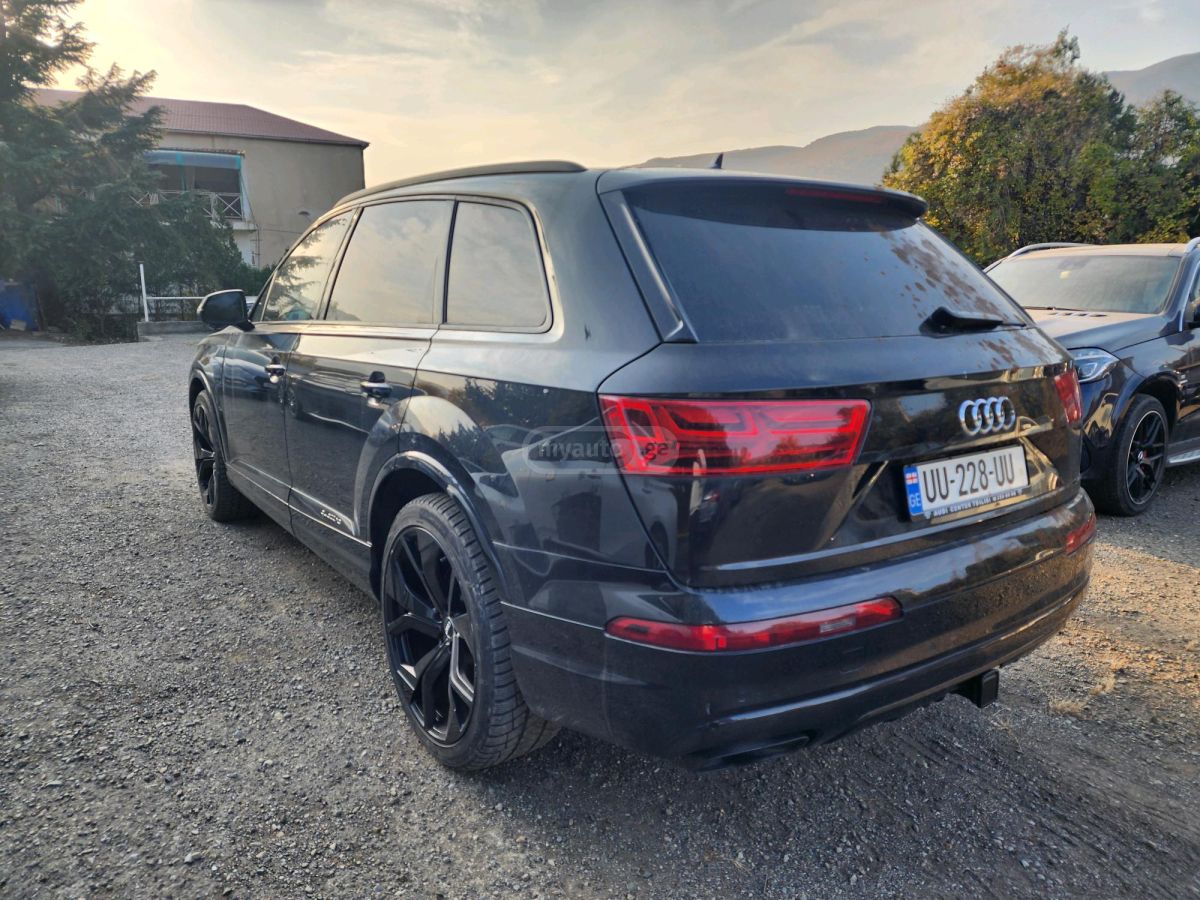 Audi Q7 2018 — photo 2