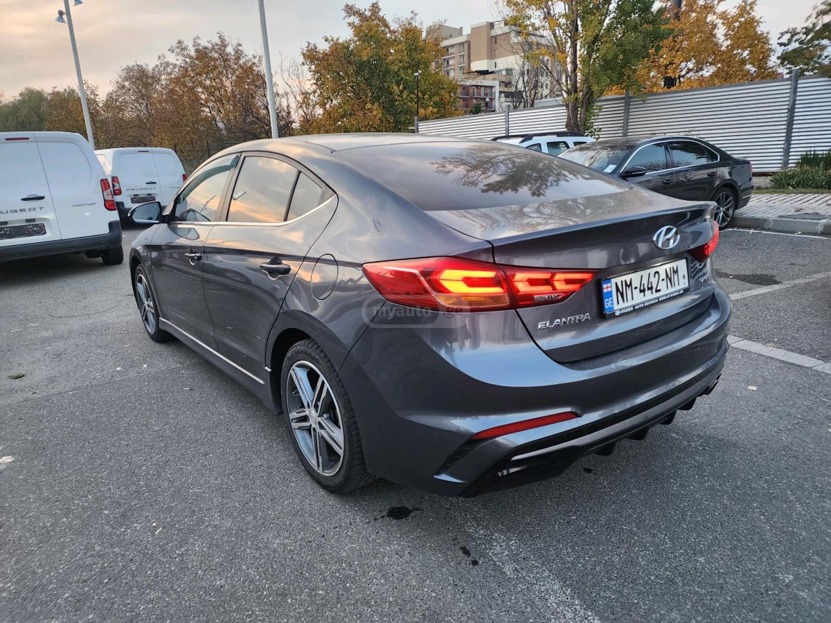 Hyundai Elantra 2016 — photo 2