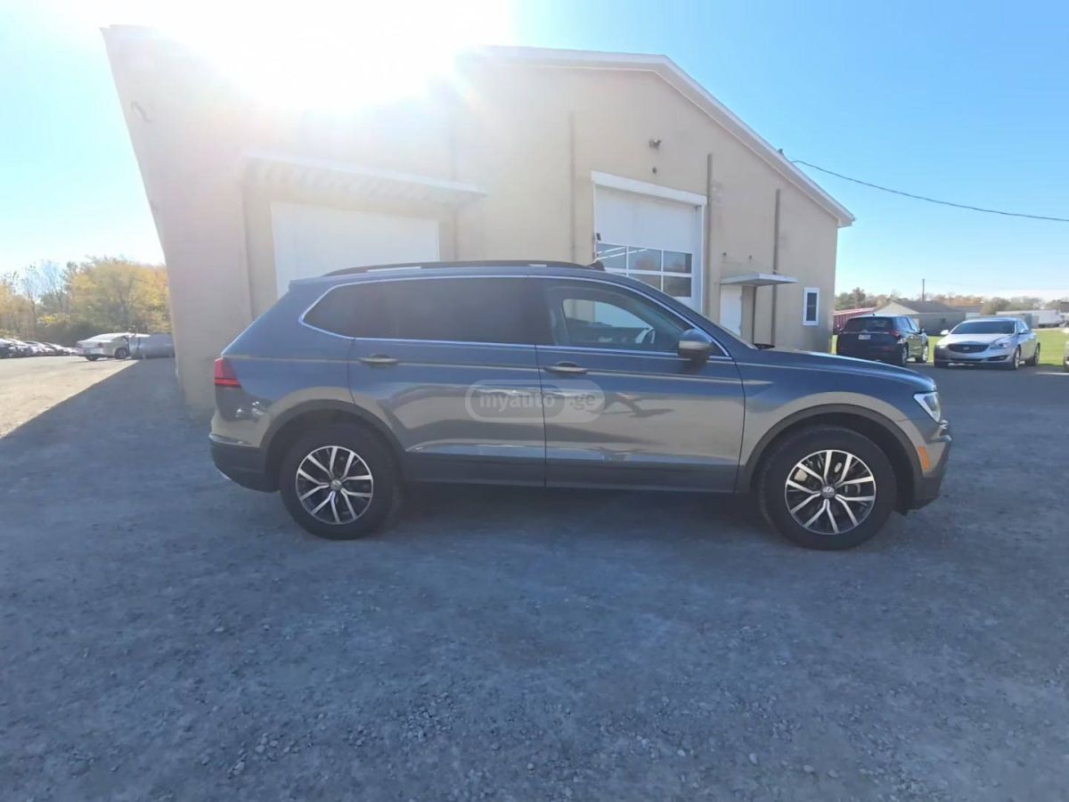 Volkswagen Tiguan 2019 — photo 2