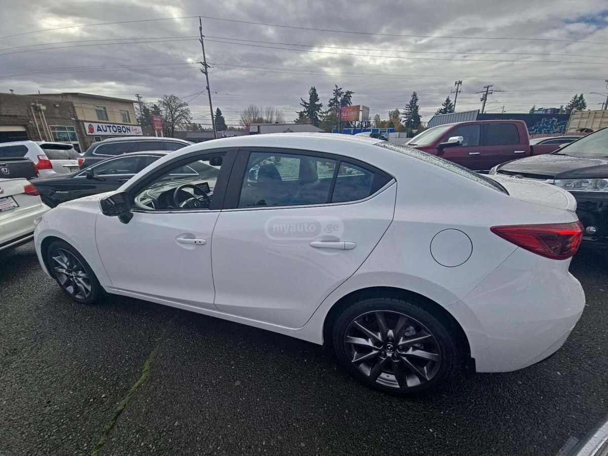Mazda Mazda 3 2018 — photo 2