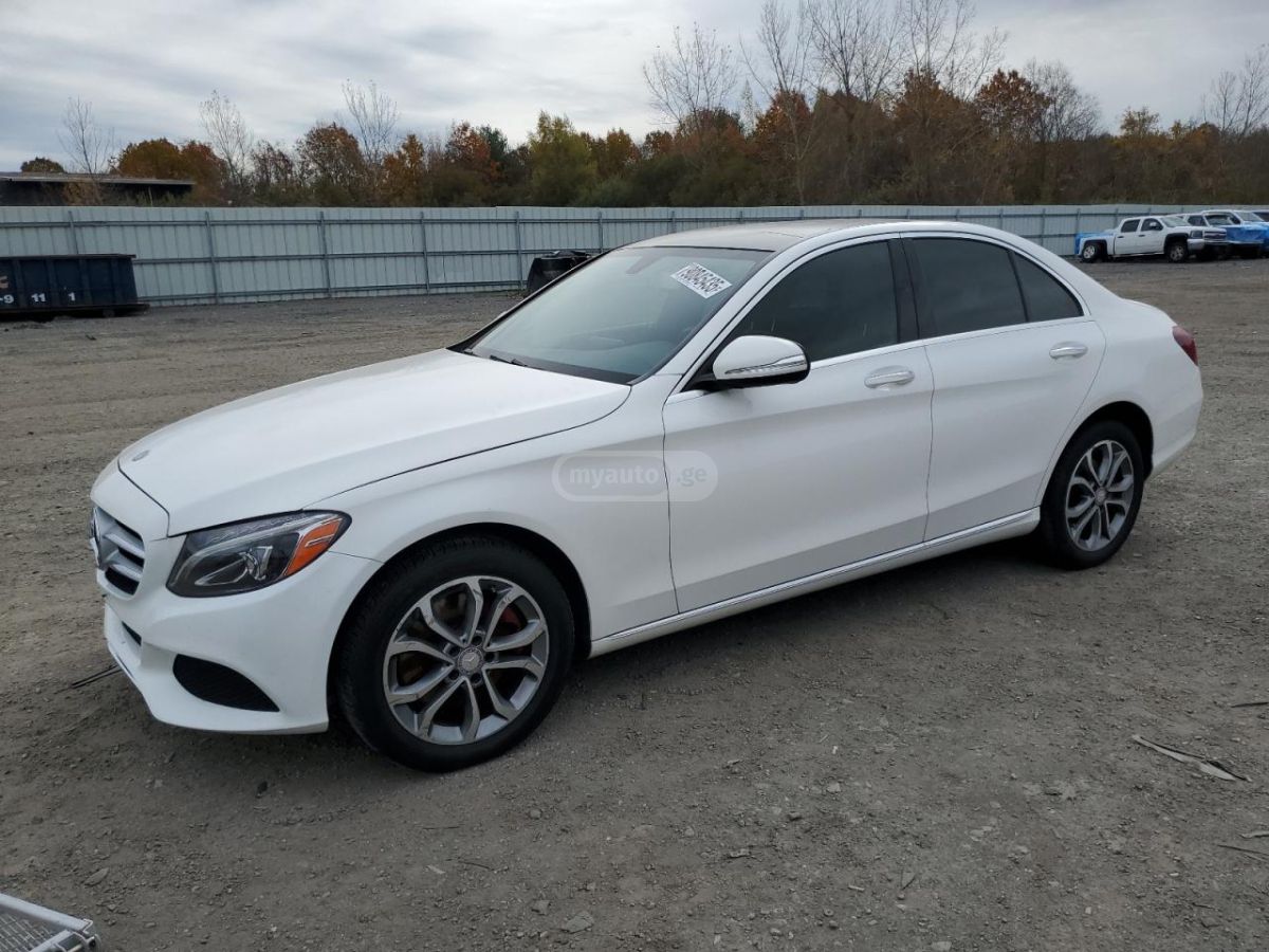 Mercedes-Benz C 300 2015 — photo 2