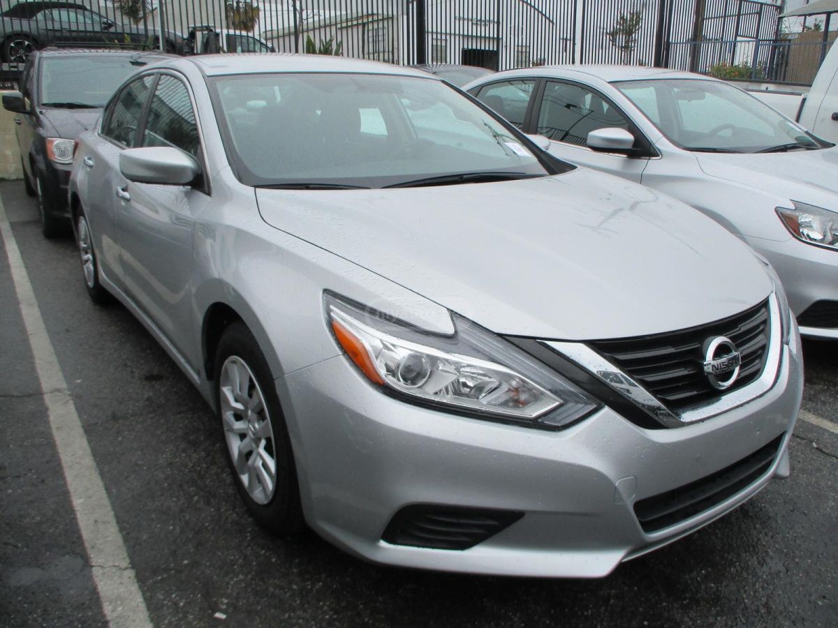 Nissan Altima 2018 — photo 2