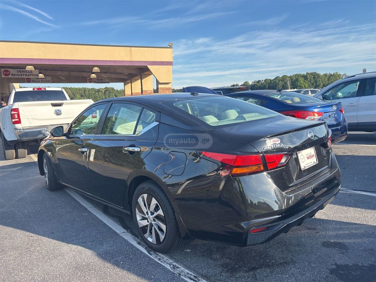 Nissan Altima 2020 — photo 2
