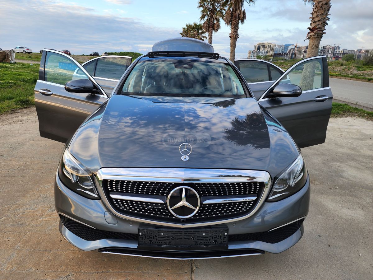 Mercedes-Benz E 300 2018 — photo 2