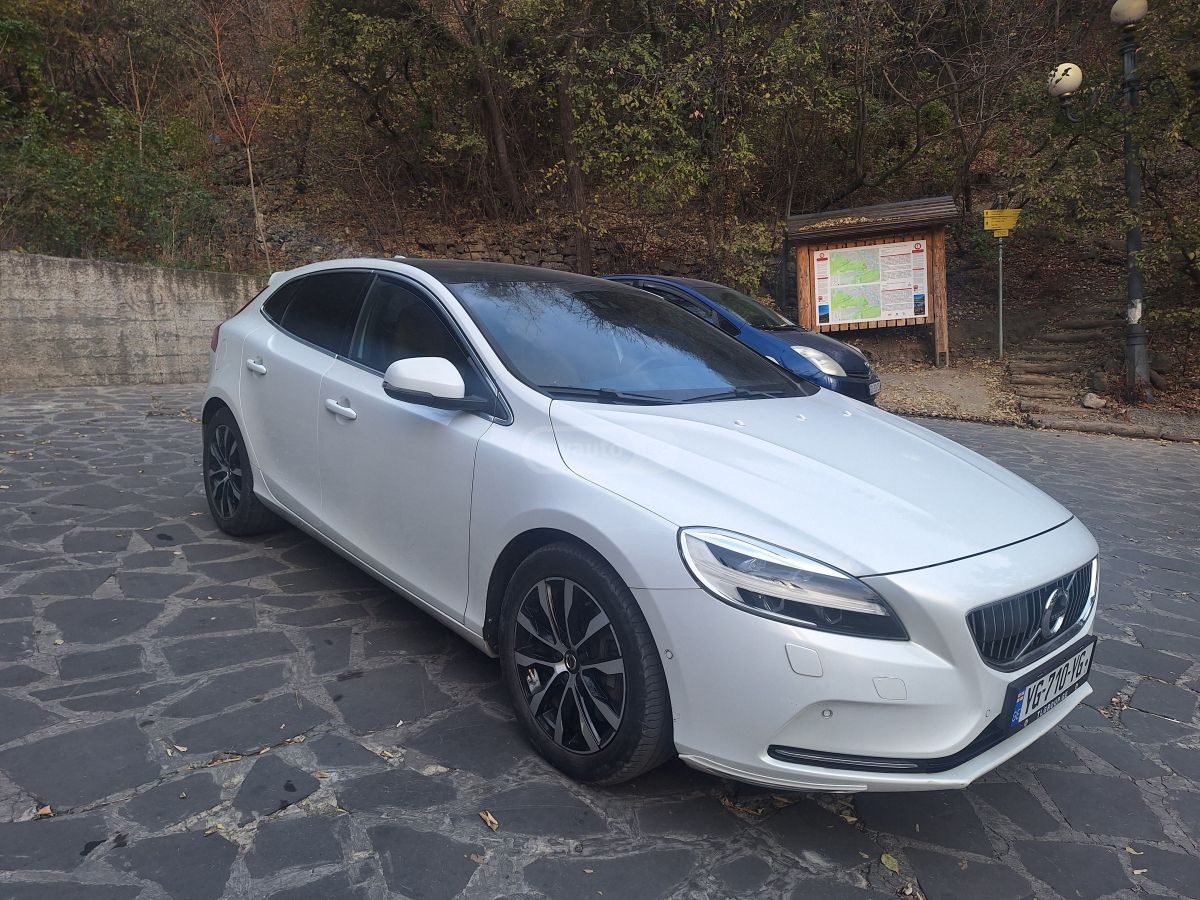 Volvo V40