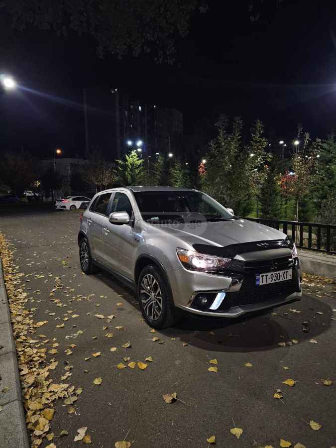 Mitsubishi Outlander 2018 — photo 2