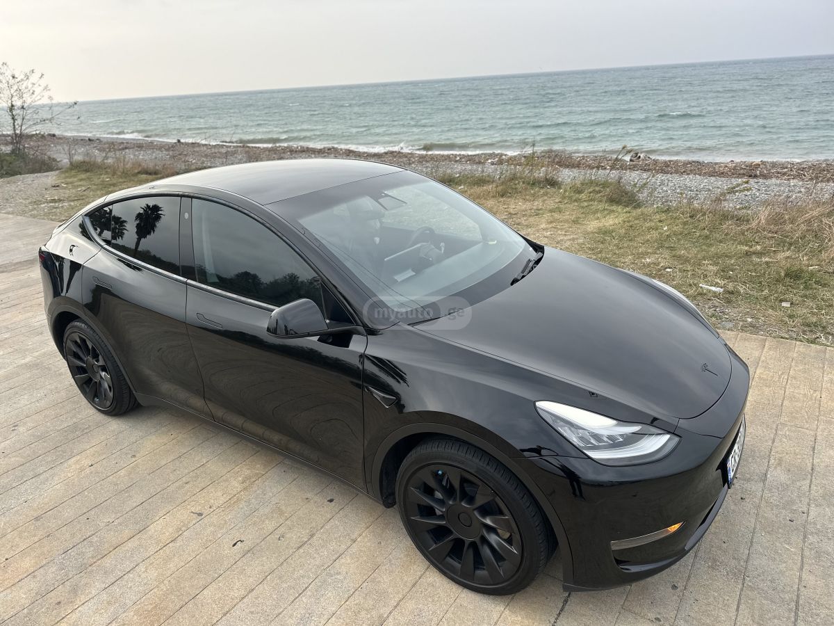 Tesla Model Y 2021 — photo 2