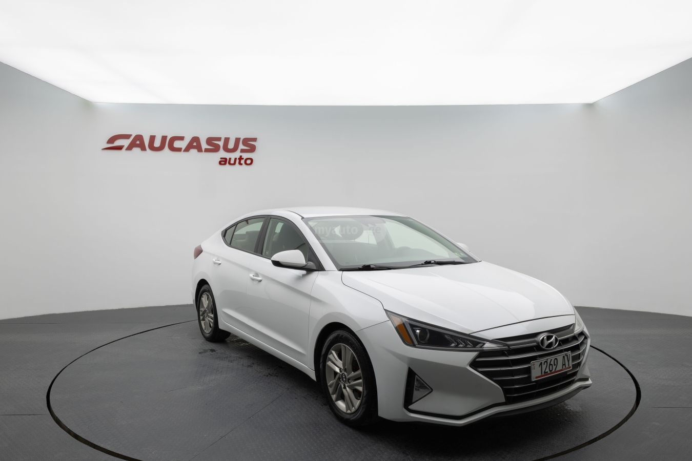 Hyundai Elantra 2019 — photo 2