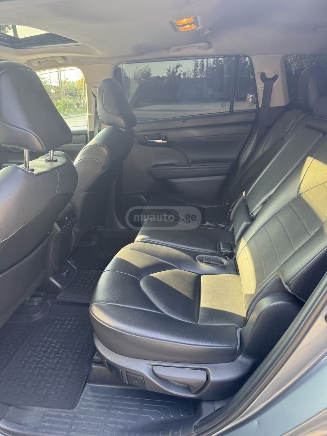 Toyota Highlander 2020 — photo 2