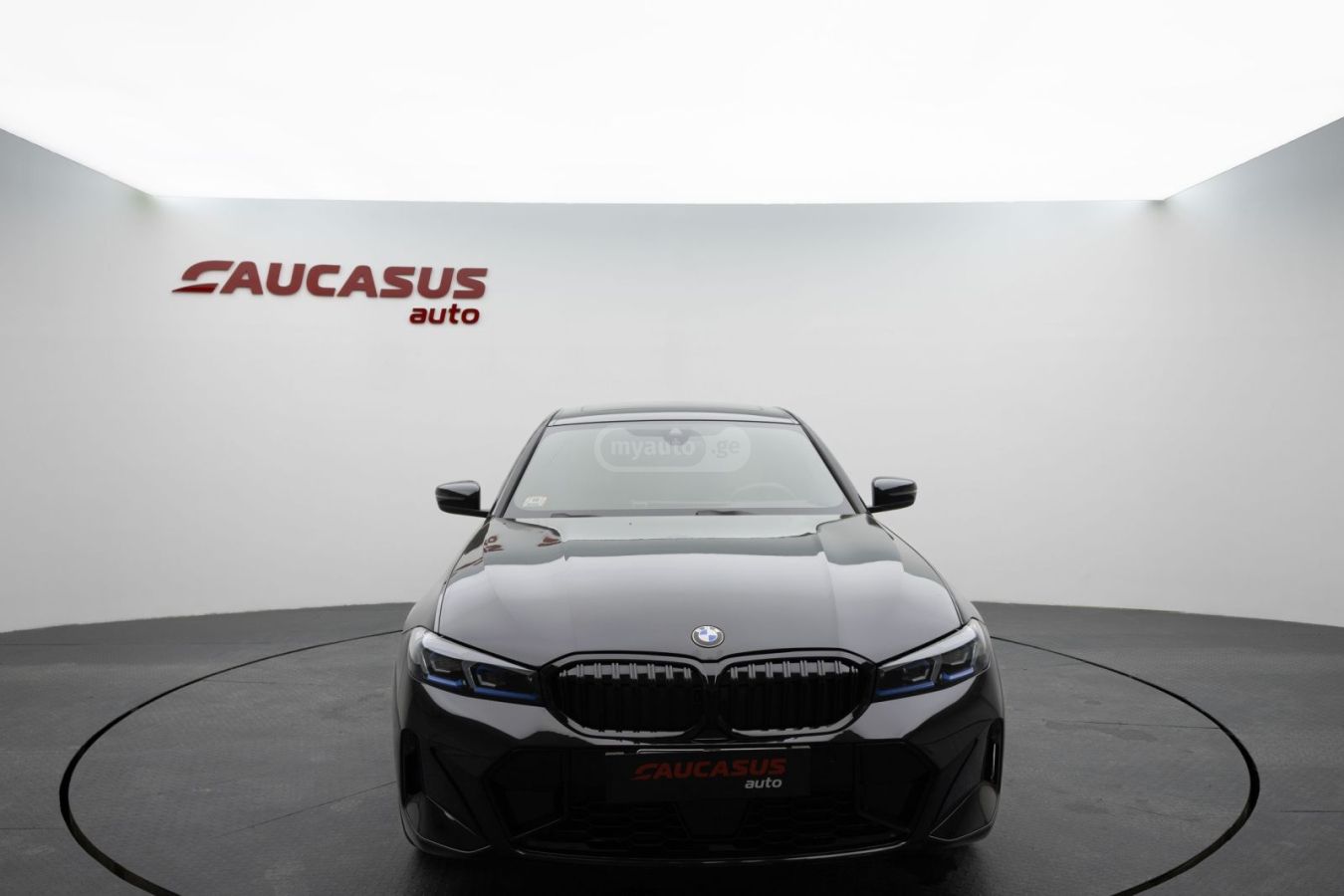 BMW 330 2024 — photo 2