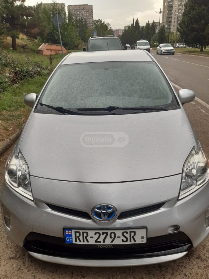 Toyota Prius 2015 — photo 2