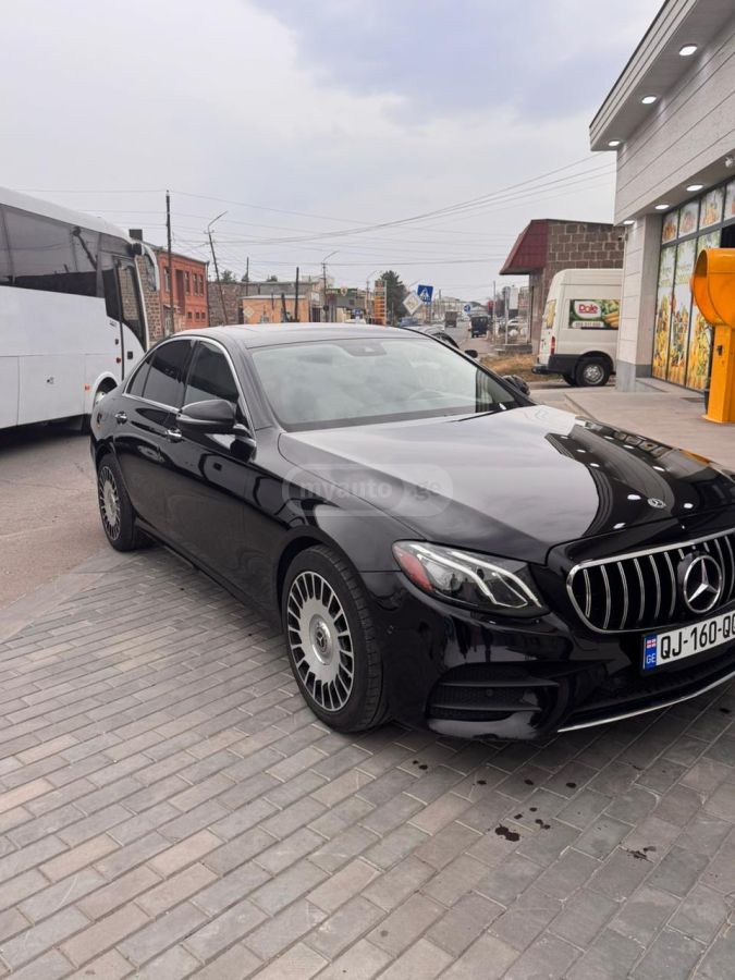 Mercedes-Benz E 300 2018 — photo 2