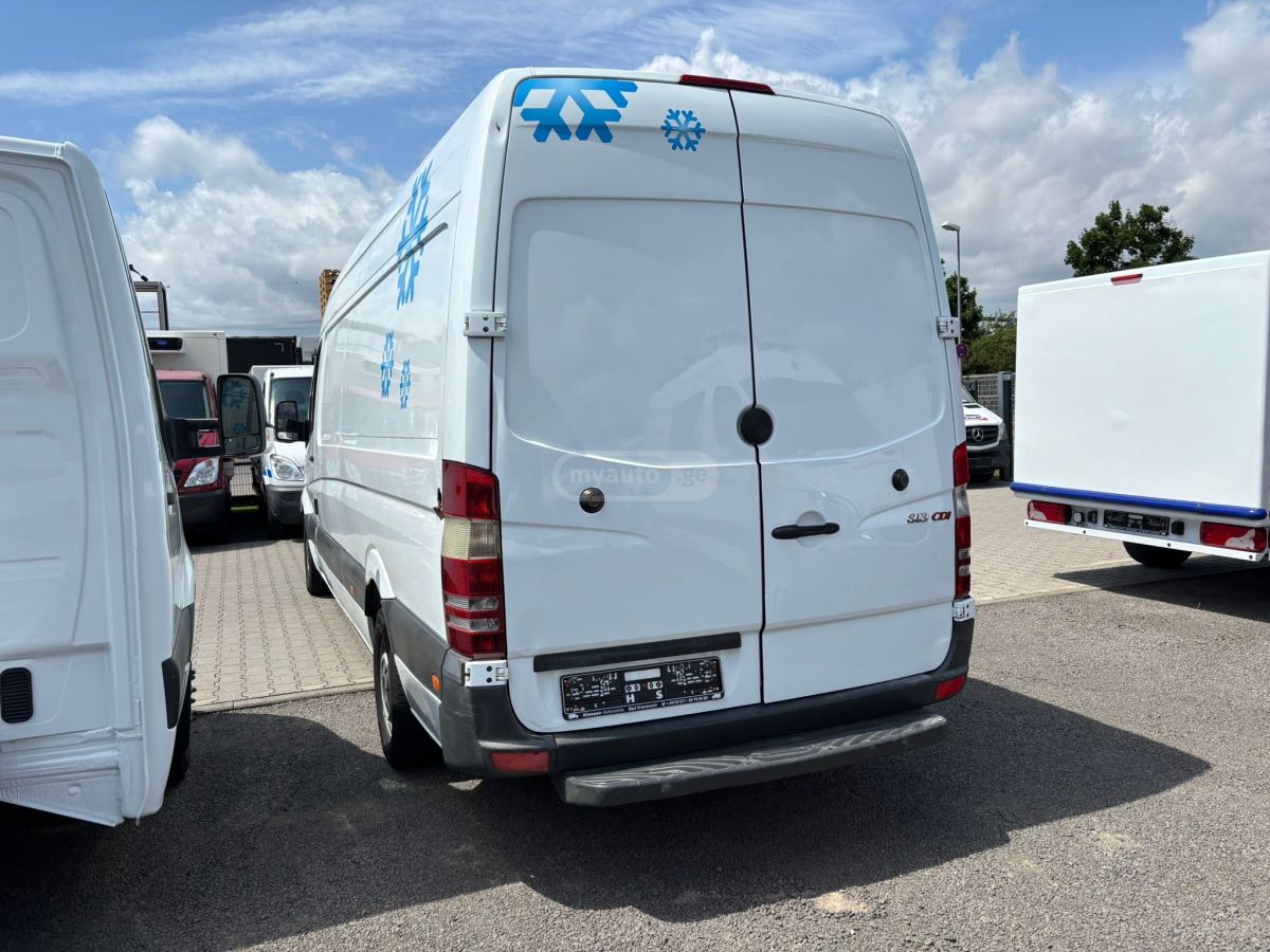 Mercedes-Benz Sprinter 2013 — photo 2