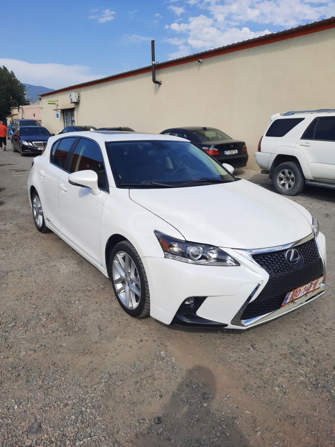 Lexus CT 200 h