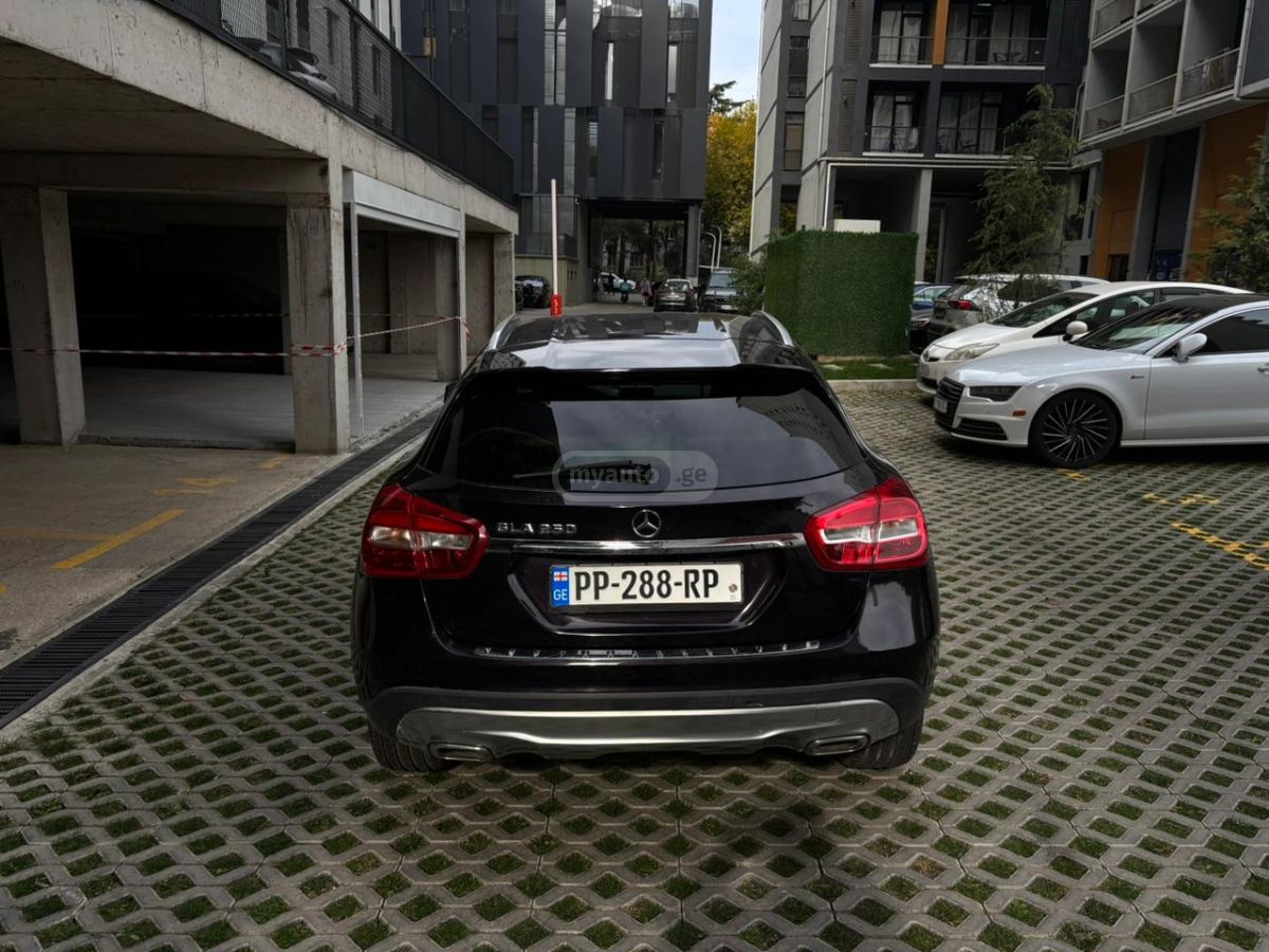 Mercedes-Benz GLA 250 2016 — photo 2