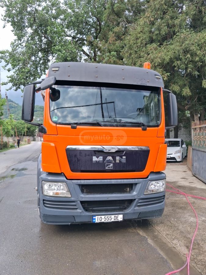 Isuzu TGS