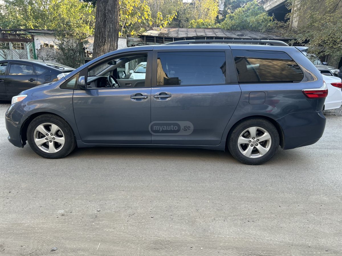 Toyota Sienna 2015 — photo 2