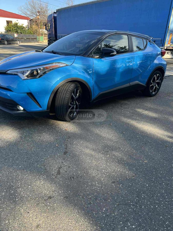 Toyota C-HR 2019 — photo 2