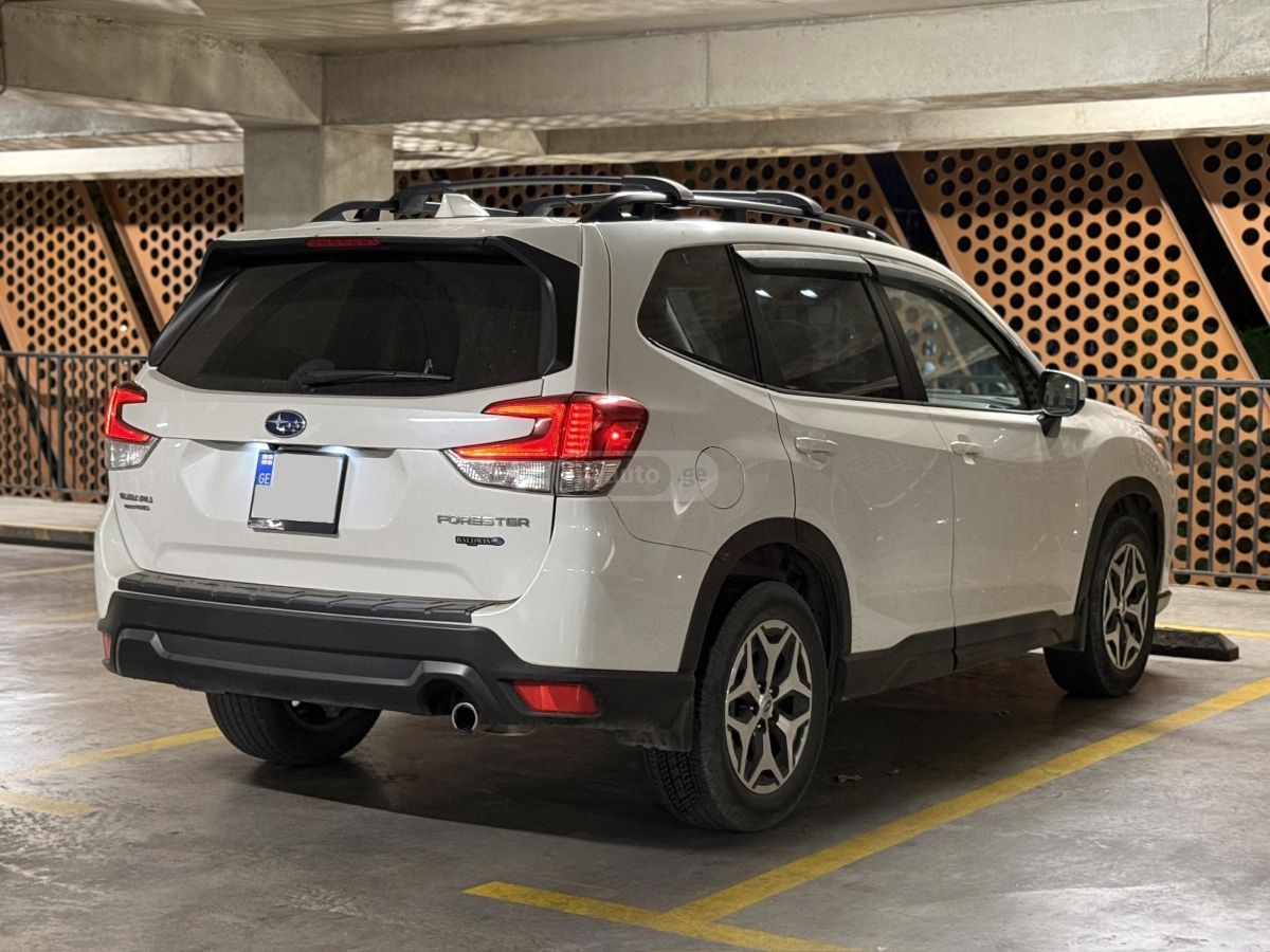 Subaru Forester 2022 — photo 2