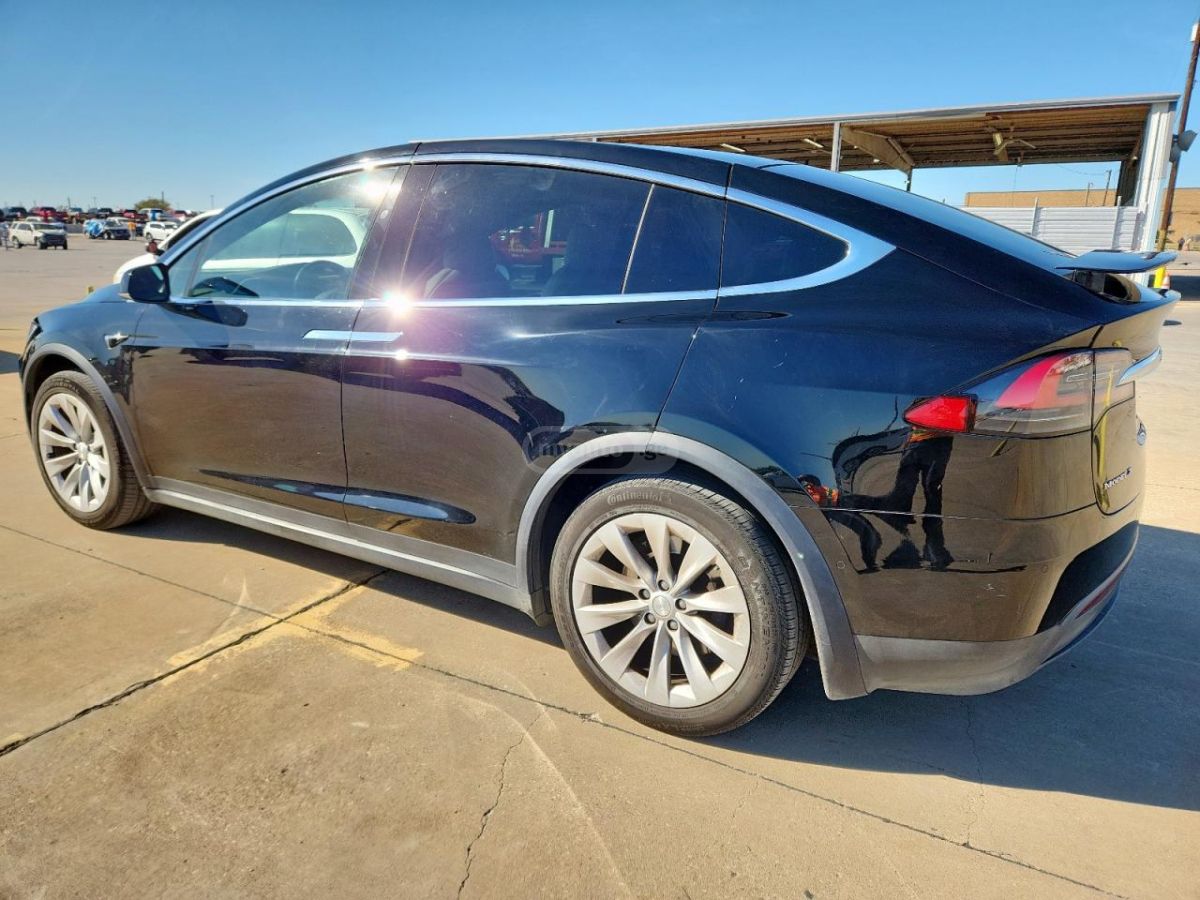 Tesla Model X 2017 — photo 2