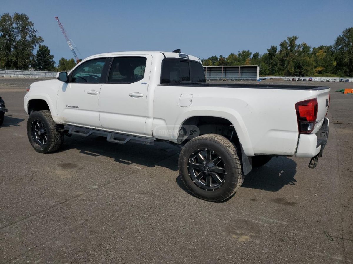 Toyota Tacoma 2019 — photo 2