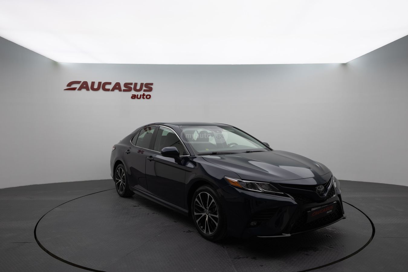 Toyota Camry 2020 — photo 2