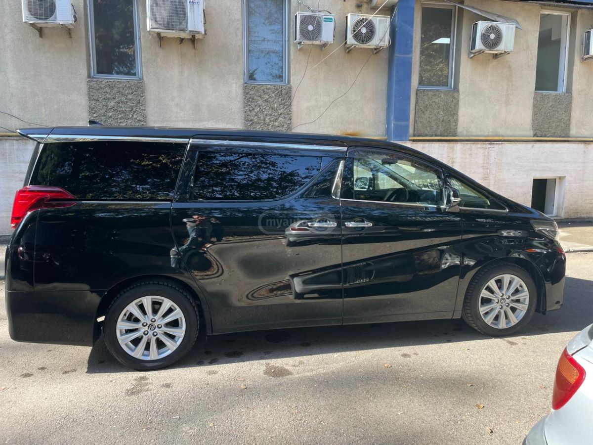 Toyota Alphard 2018 — photo 2