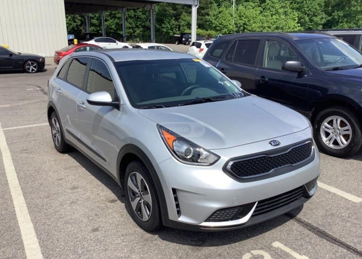 Kia Niro 2018 — photo 2