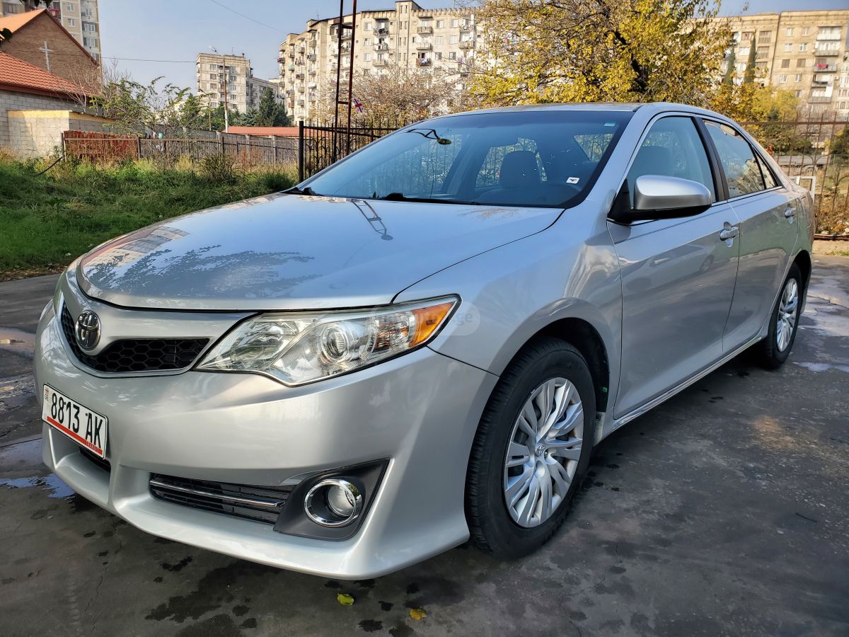 Toyota Camry 2014 — photo 2