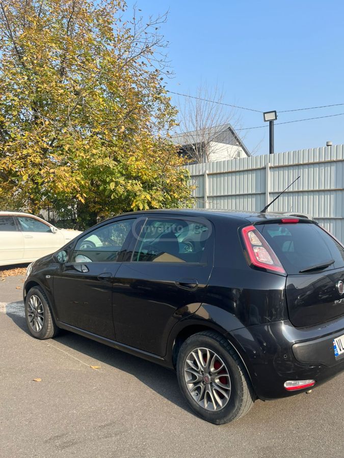 Fiat Punto 2011 — photo 2