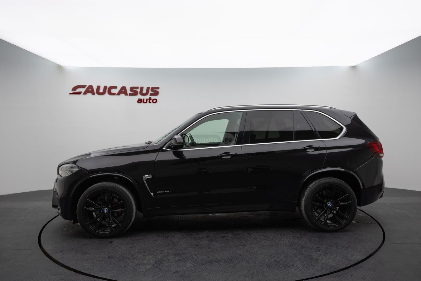 BMW X5 2017 — photo 2