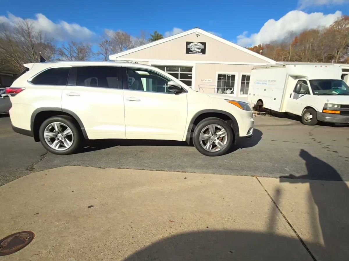 Toyota Highlander 2015 — photo 2