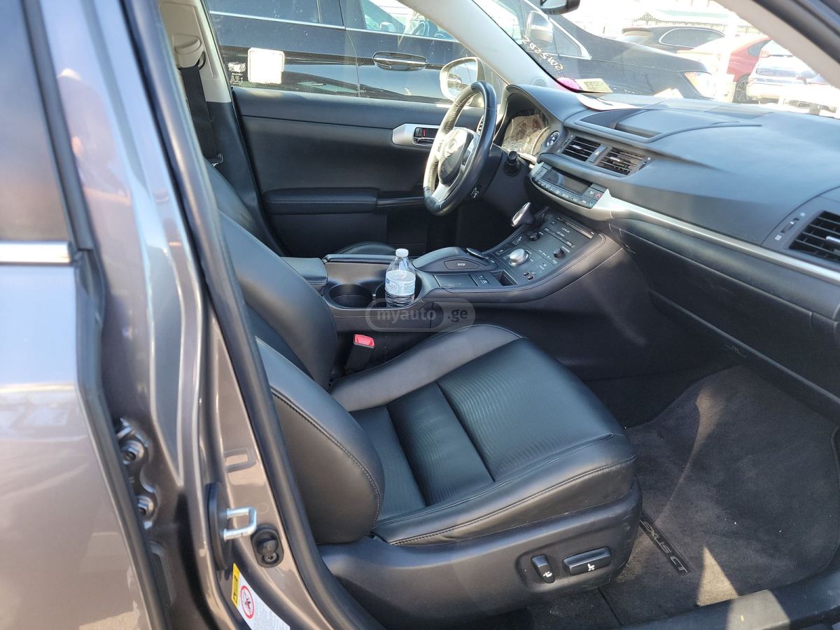 Lexus CT 200 h 2013 — photo 2