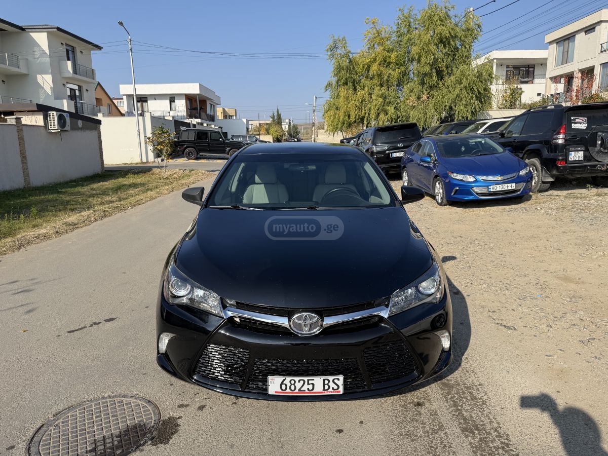 Toyota Camry 2016 — photo 2