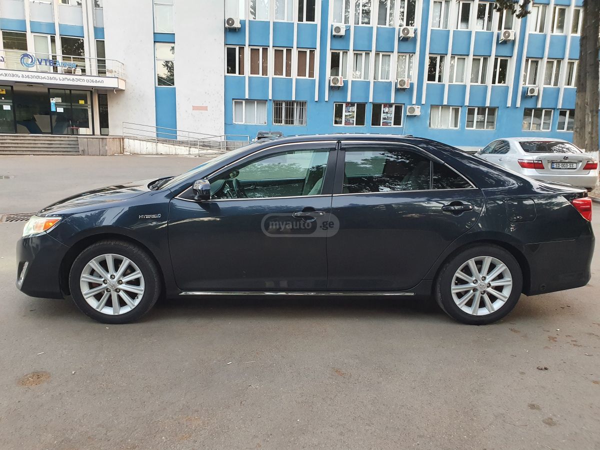 Toyota Camry 2013 — photo 2
