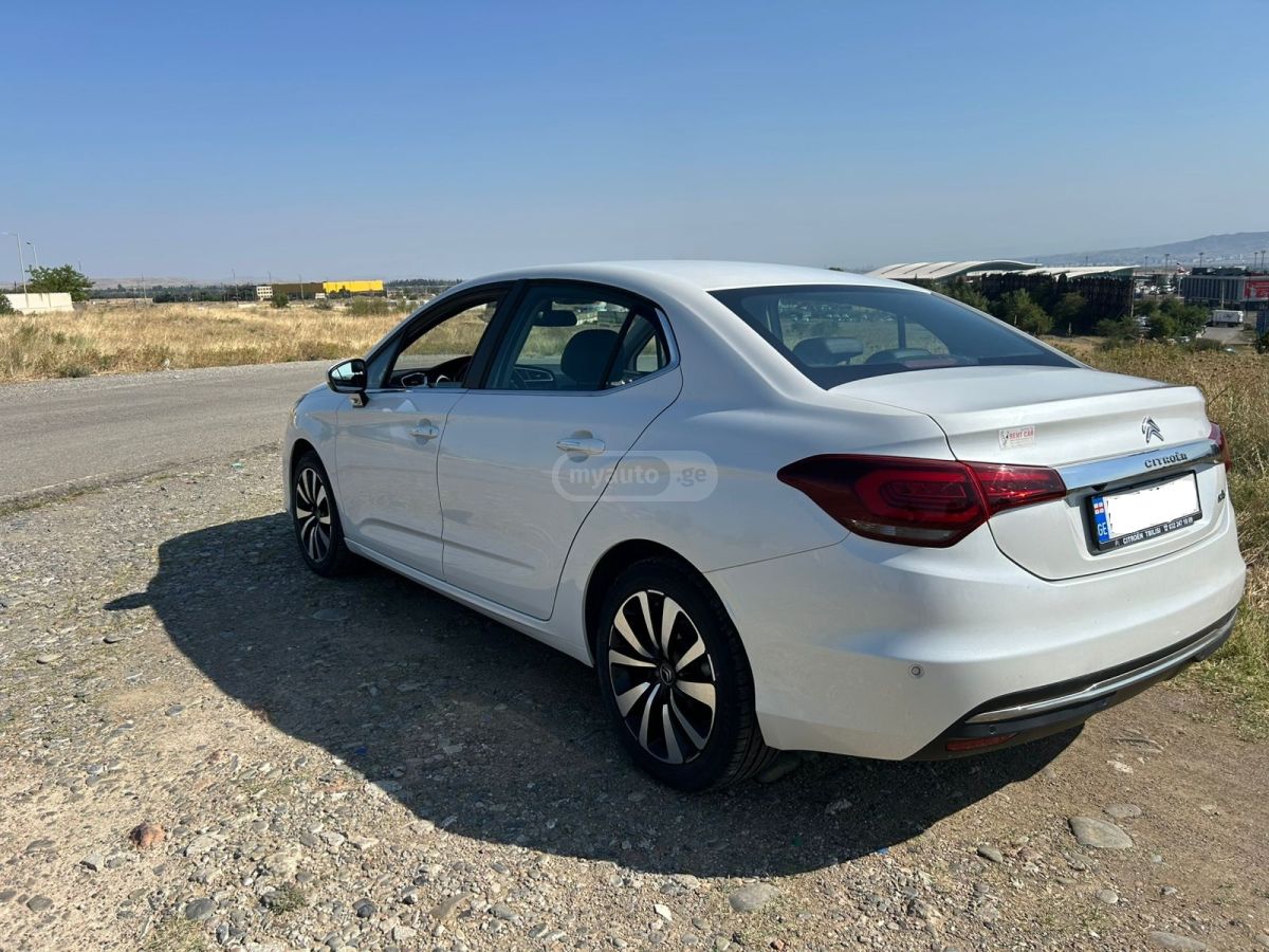 Citroen C4 2018 — photo 2