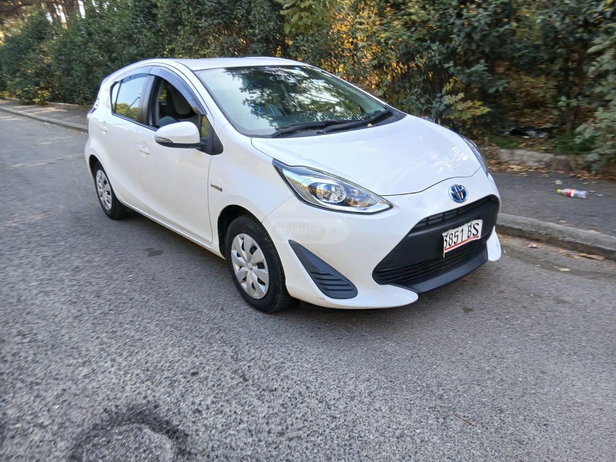 Toyota Aqua 2017 — photo 2