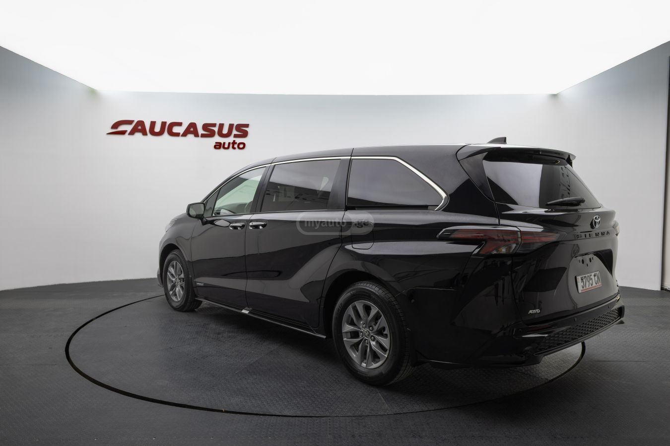Toyota Sienna 2021 — photo 2