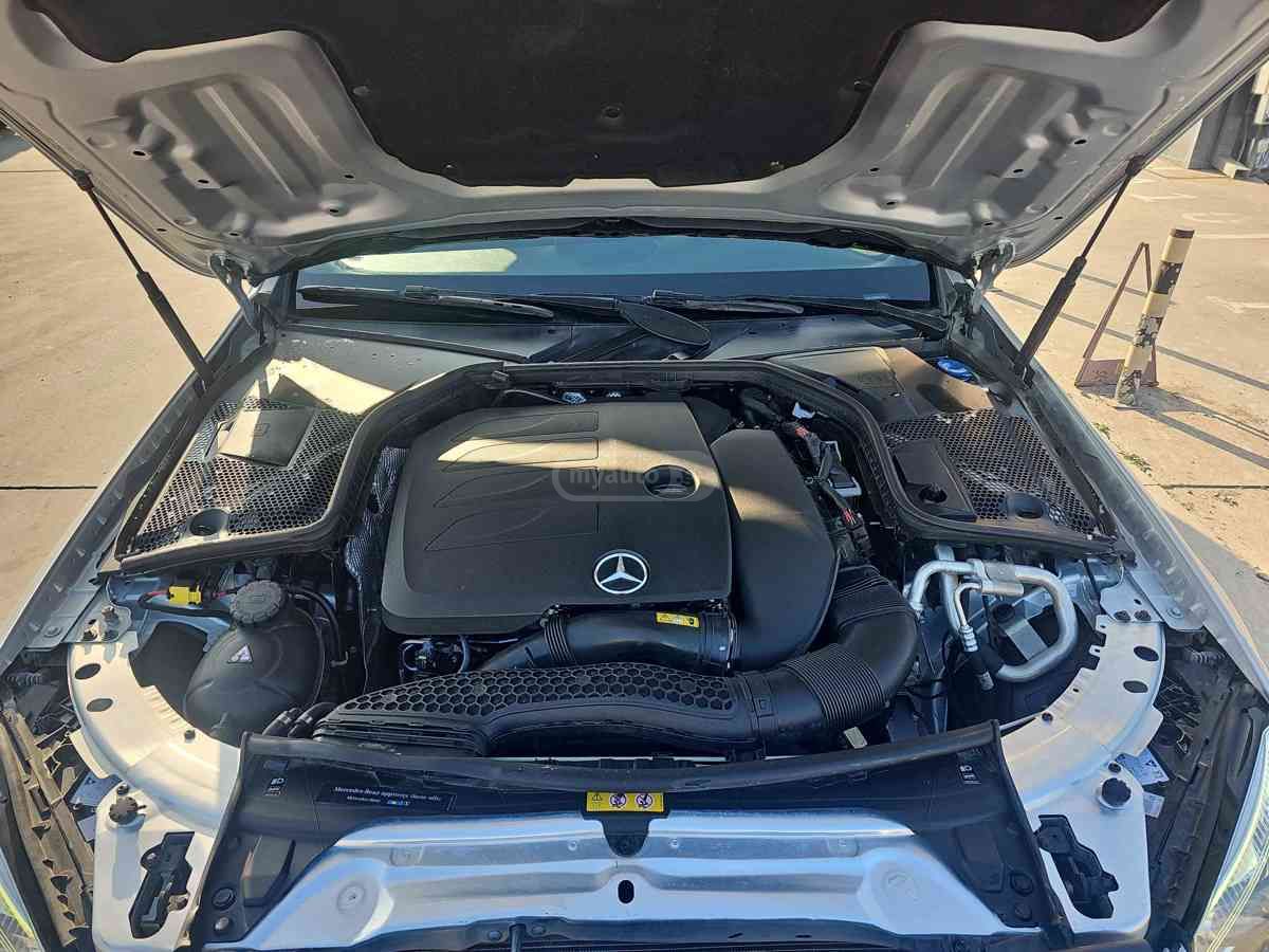Mercedes-Benz C 300 2019 — photo 2