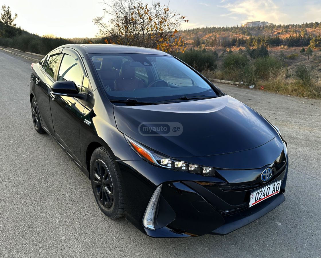Toyota Prius Prime 2021 — photo 2