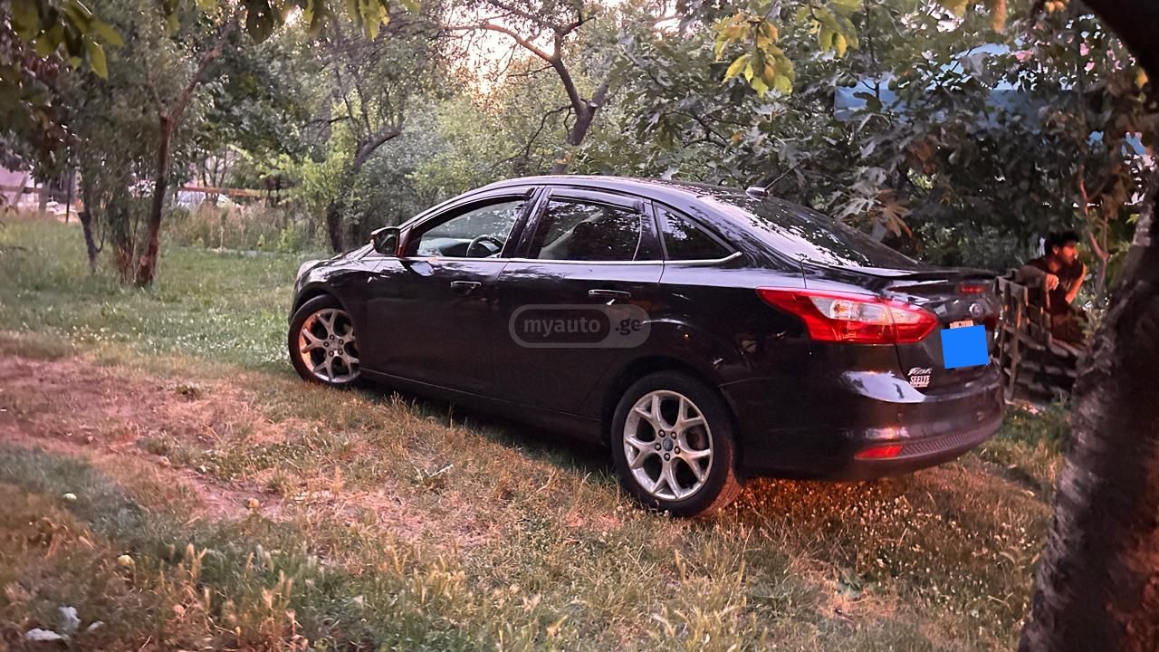 Ford Focus 2013 — photo 2