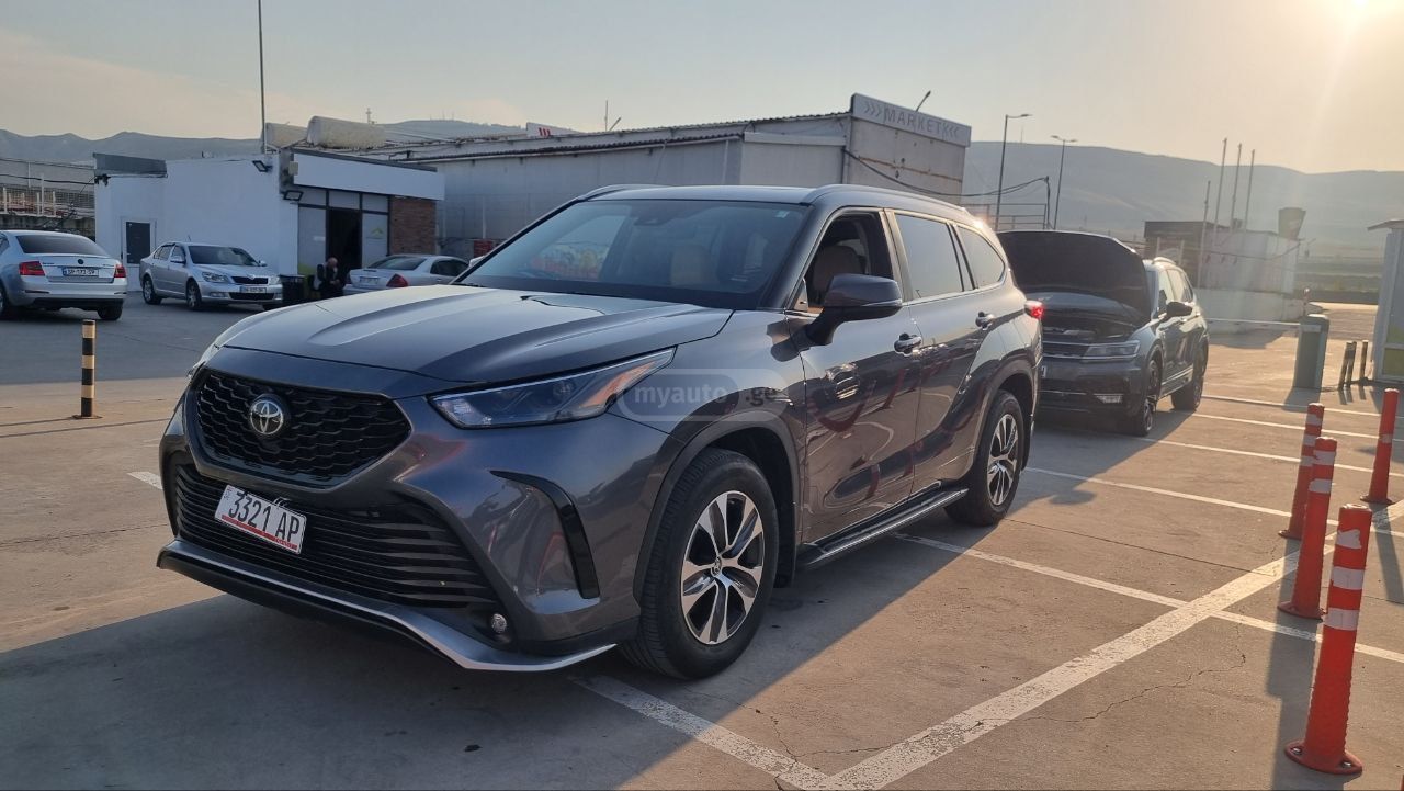 Toyota Highlander 2023 — photo 2