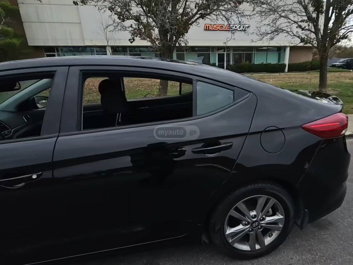 Hyundai Elantra 2018 — photo 2