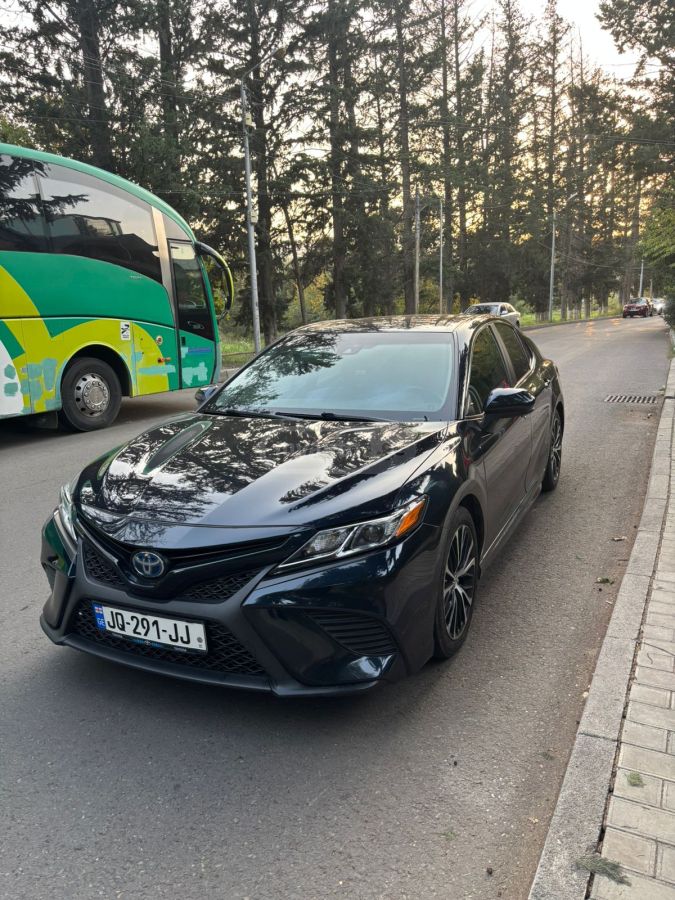 Toyota Camry 2018 — photo 2