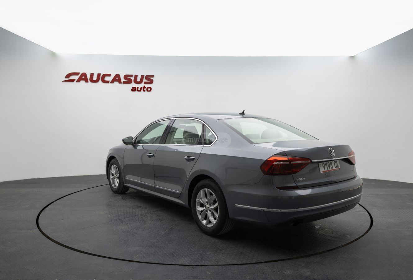 Volkswagen Passat 2017 — photo 2