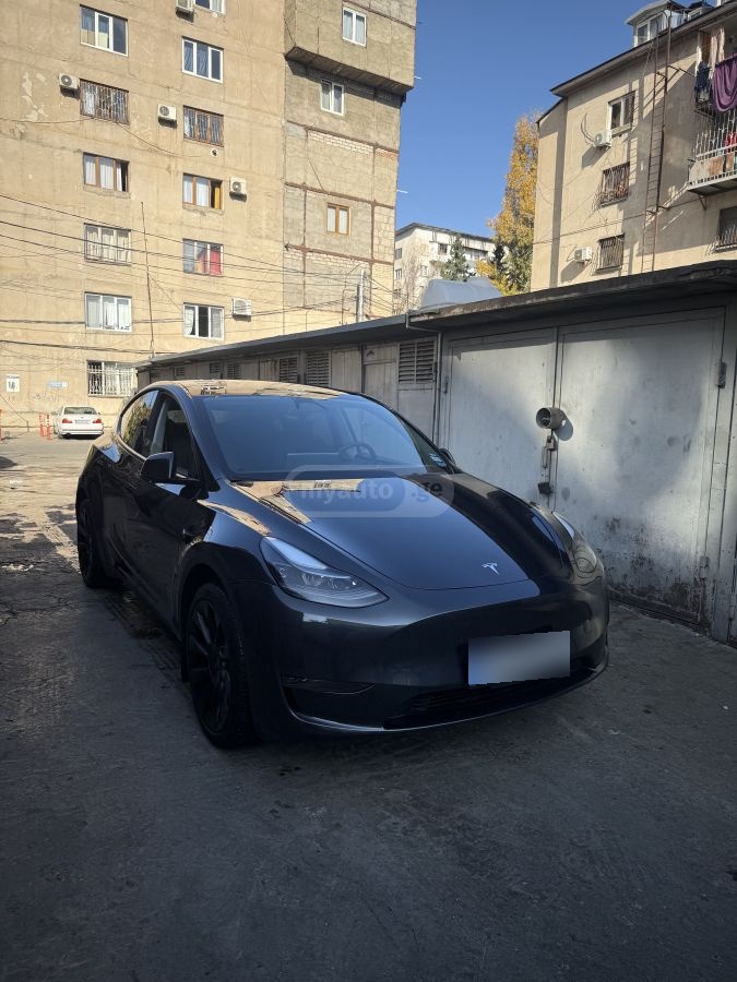 Tesla Model Y 2024 — photo 2
