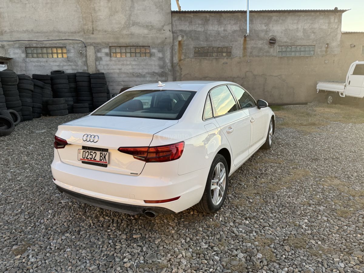 Audi A4 2017 — photo 2