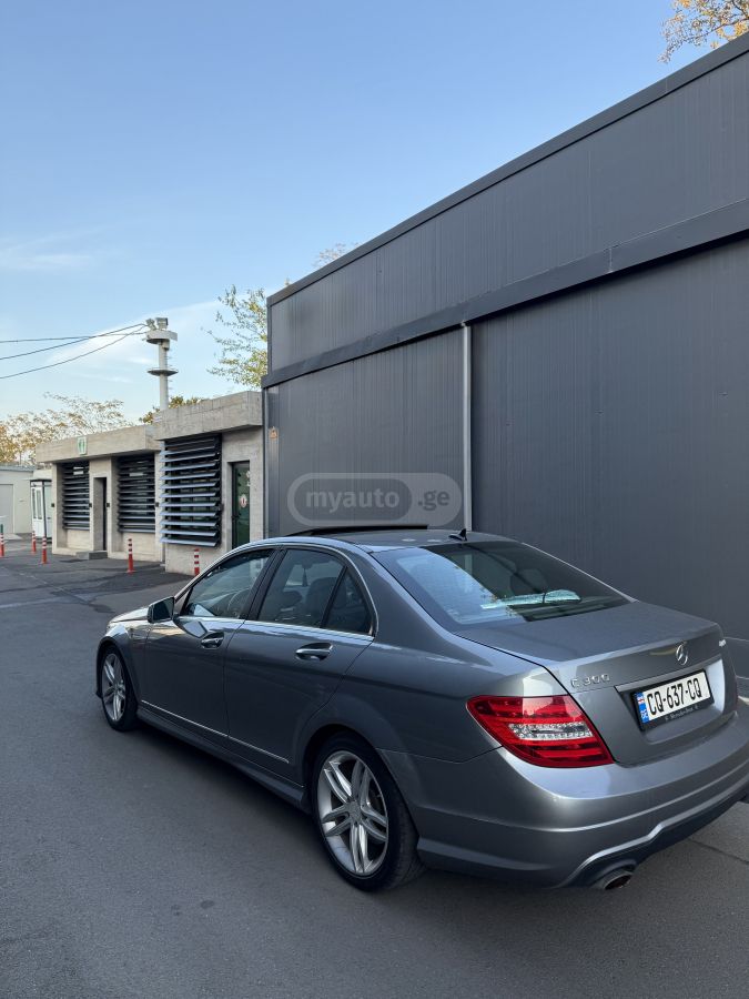 Mercedes-Benz C 300 2012 — photo 2